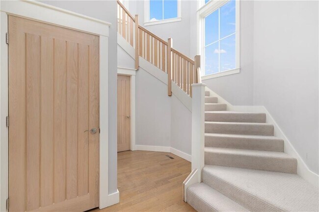 Building Photo - 46 Carnegie Heights Dr