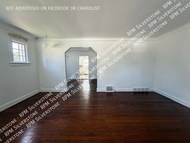 Building Photo - 15638 Evergreen-