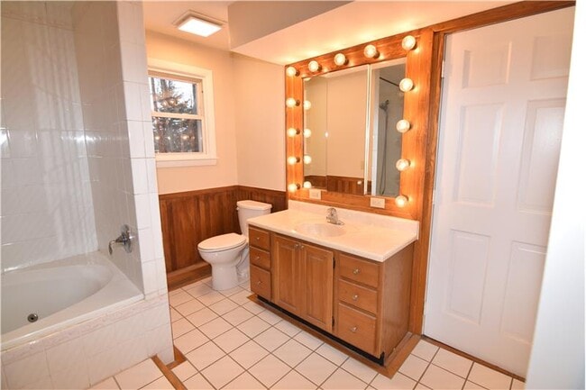 Building Photo - 19 Rustic Dr