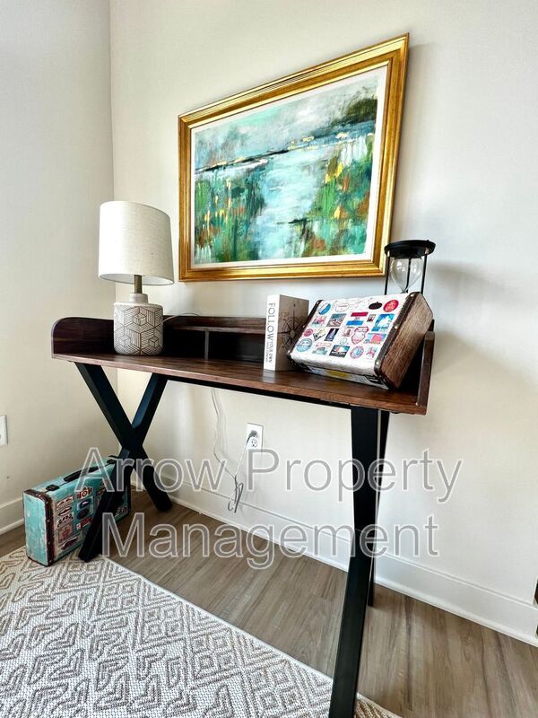 Building Photo - 1067 Claude Rd