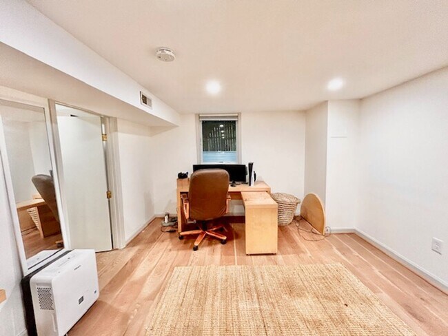Building Photo - Beautifully renovated 4BR/3BA rambler with...