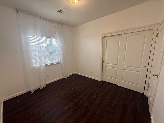 Building Photo - Spacious 4-Bedroom Corner Home MOVE IN SPECIAL