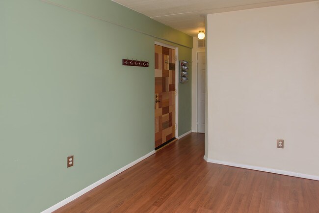 Building Photo - 280 Bridgewater Rd