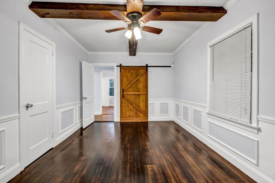 Building Photo - 1747 Parkhill Dr