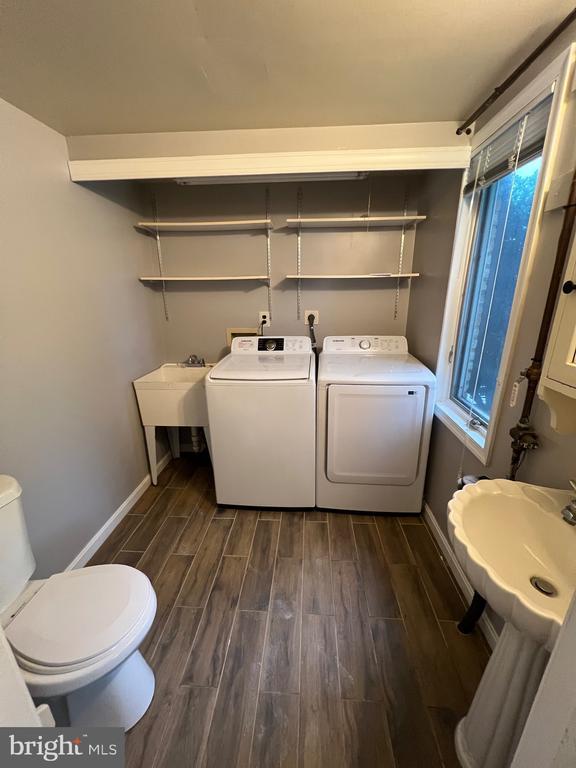 Building Photo - 9365 Tartan View Dr