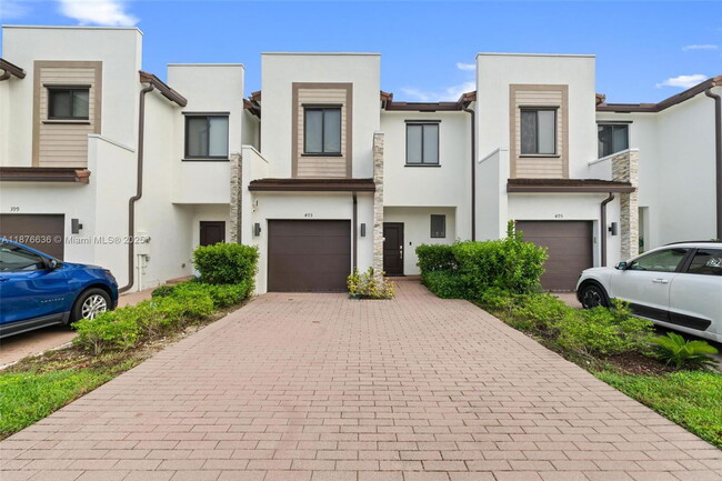 Building Photo - 403 NE 212th St