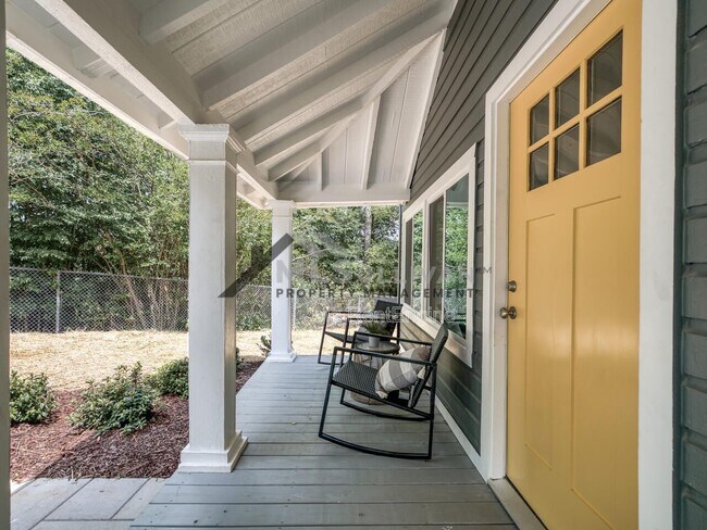 Building Photo - 1010 Cole St