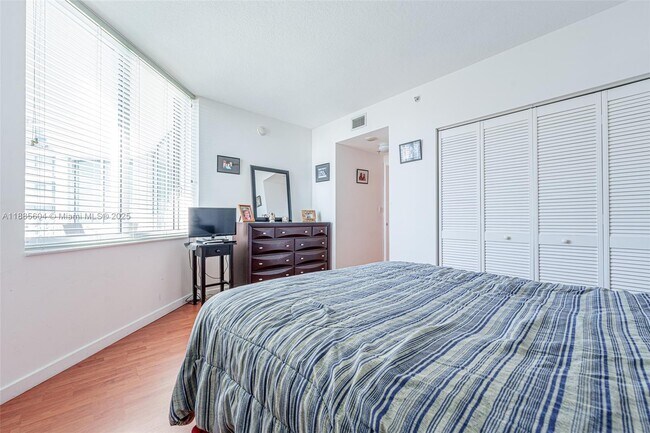 Building Photo - 335 S Biscayne Blvd