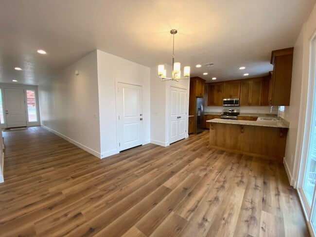 Building Photo - 438 N Stone Mountain Dr