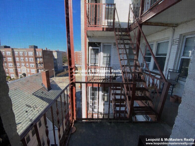 Building Photo - 120 Washington St