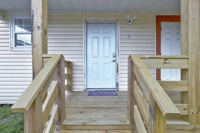 Building Photo - 1427 W Ocean View Ave