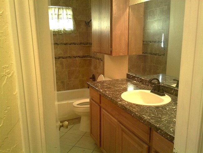 Building Photo - 6812 NW Willow Creek Dr