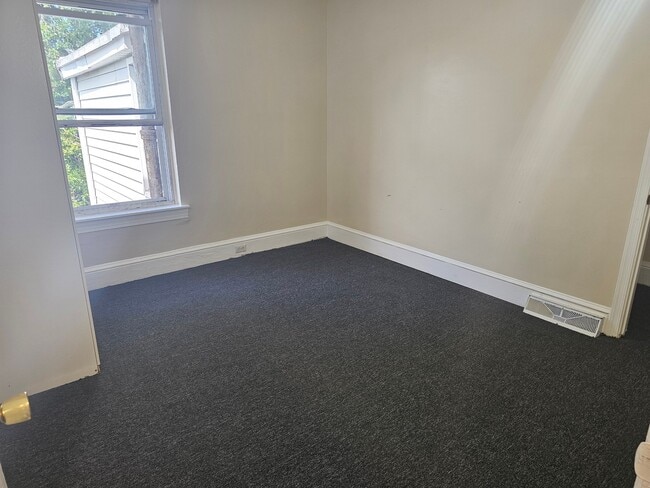 Building Photo - 313 Buttonwood St