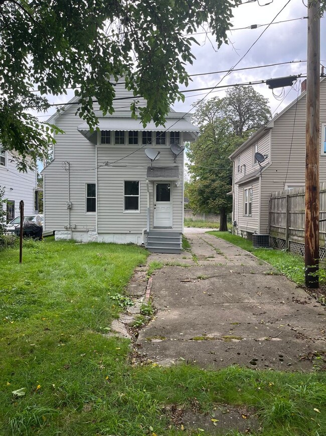 Building Photo - Brooklyn Centre - 3 Bedroom Single Family ...