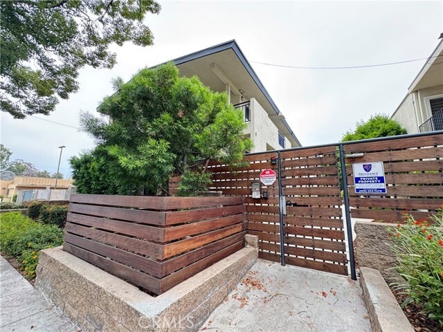 Building Photo - 251 N Oakland Ave