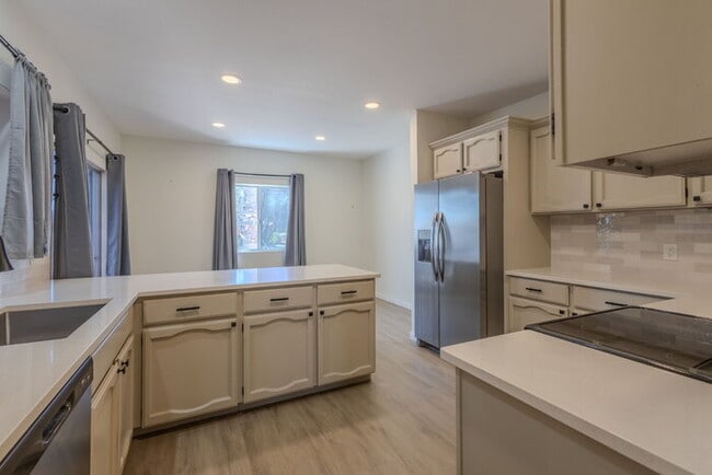 Building Photo - Green Valley Country Club Estates! 55+ Community, at least one person residing in the home must b...