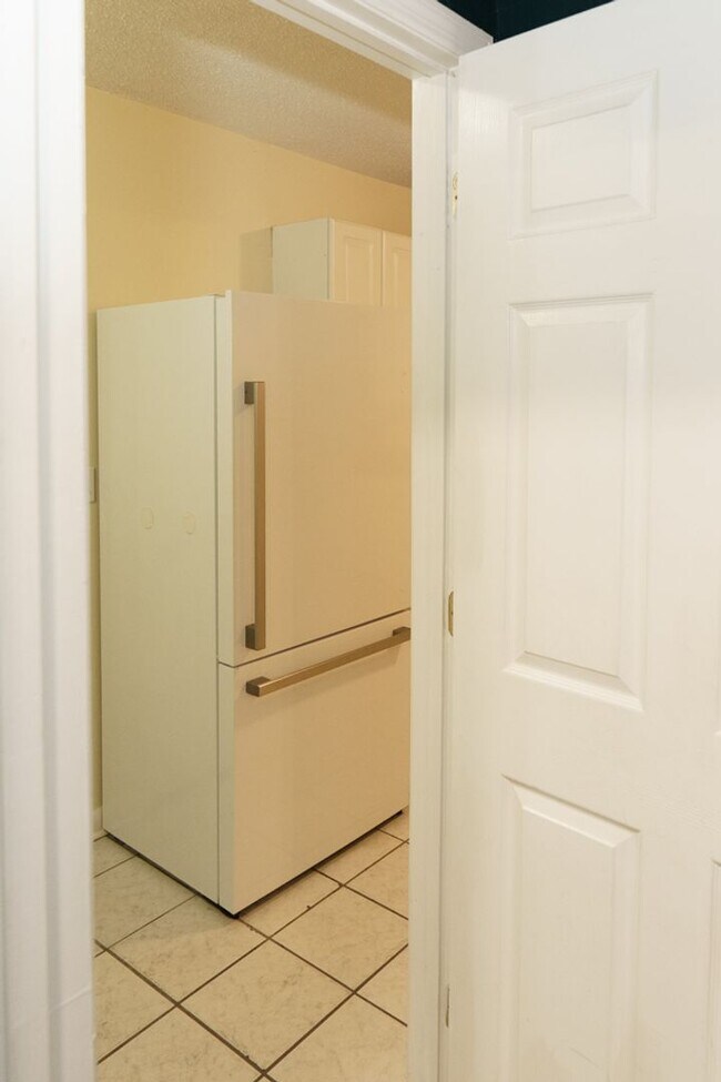 Building Photo - Beautiful 4 bedroom in the heart of Mossy ...