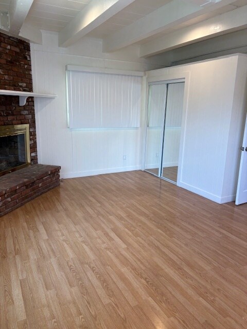 Building Photo - 10715 Helendale Ave