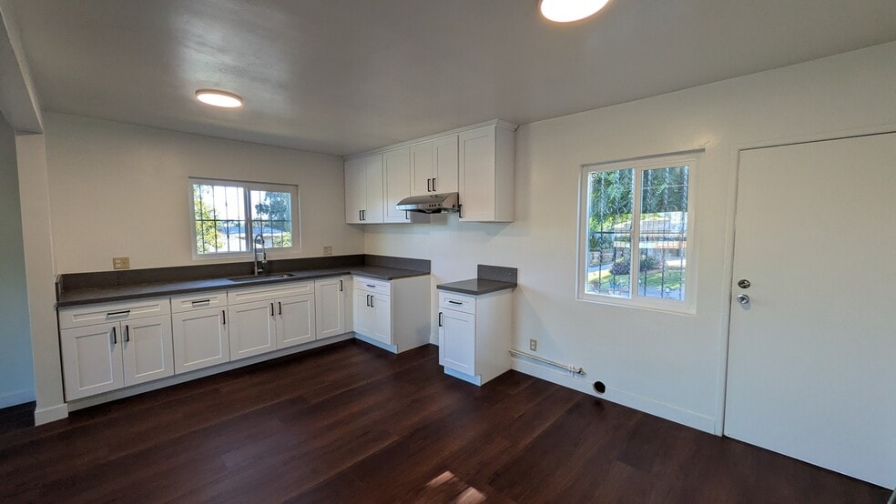 KITCHEN - 4111 Abner St