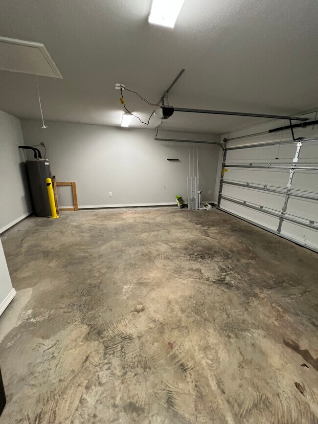 Building Photo - 9945 Kahana St