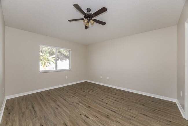 Building Photo - 12724 Lake Vista Dr