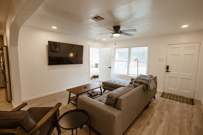 Building Photo - 1824 N 12th St