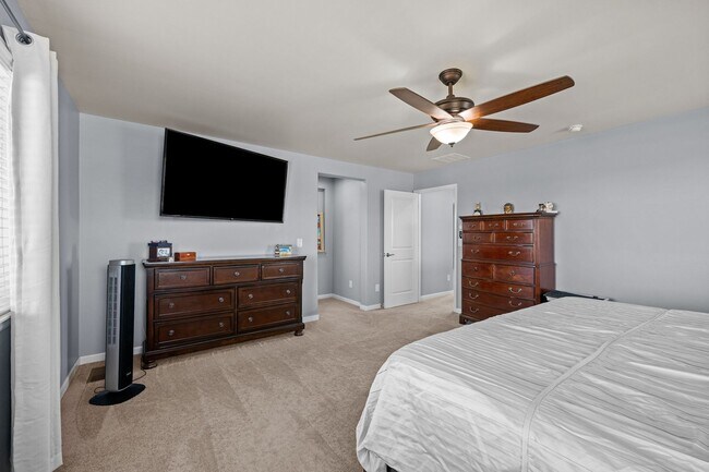 Building Photo - 15411 Village Cir E