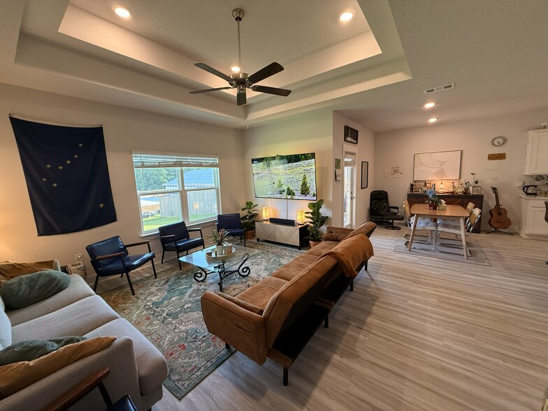 Building Photo - 5851 Sargassum Ln