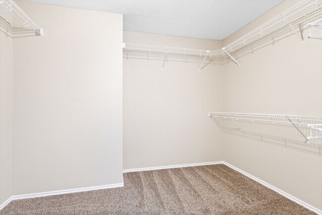 Building Photo - 3 Bedroom/2.5 Bath Bluffs of Lookout Canyon Subdivision