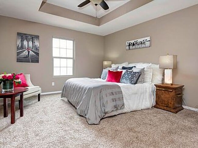 Building Photo - Luxury, Location, and Convenience.