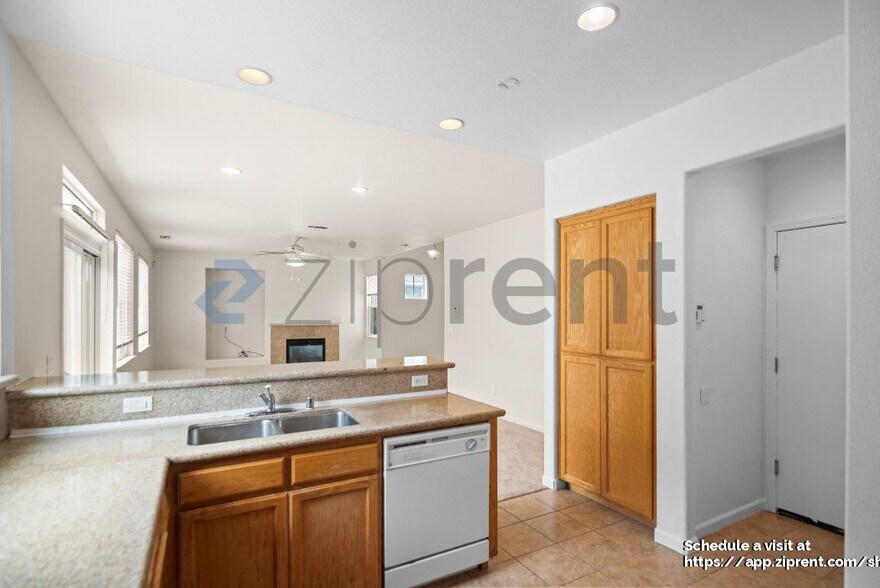Building Photo - 169 Maidenhair St