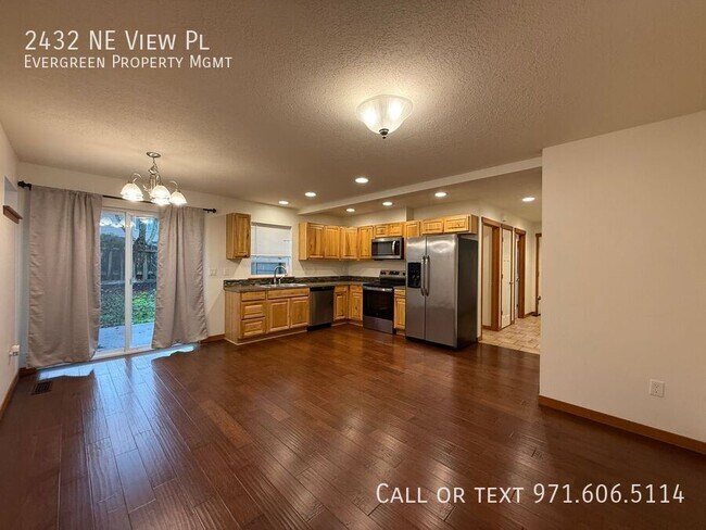 Building Photo - 2432 NE View Pl