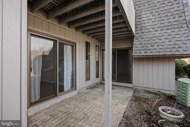 Building Photo - 25 S Church Rd