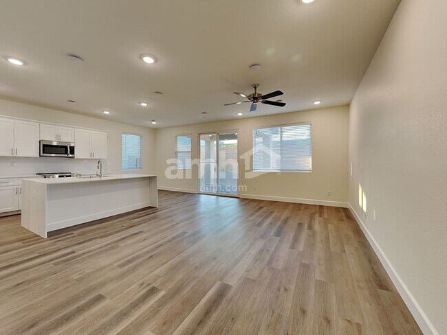 Building Photo - 8876 Dwarf Chin Ave