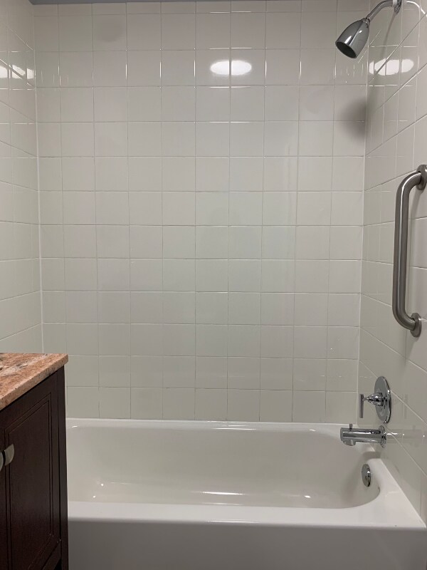 Building Photo - 426 W Laurel Ave