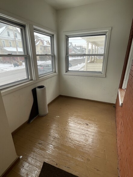 Building Photo - 850 Park Ave