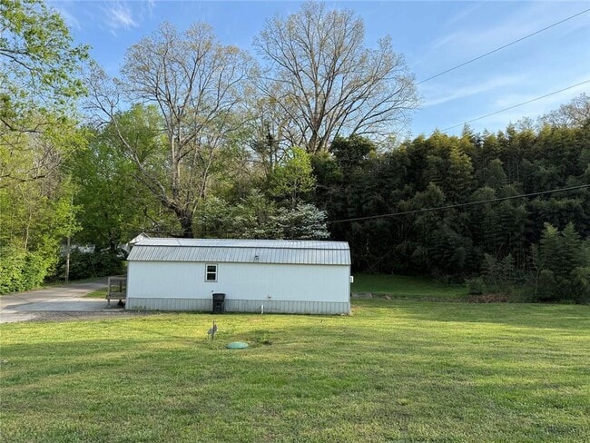 Building Photo - 203 New Town St