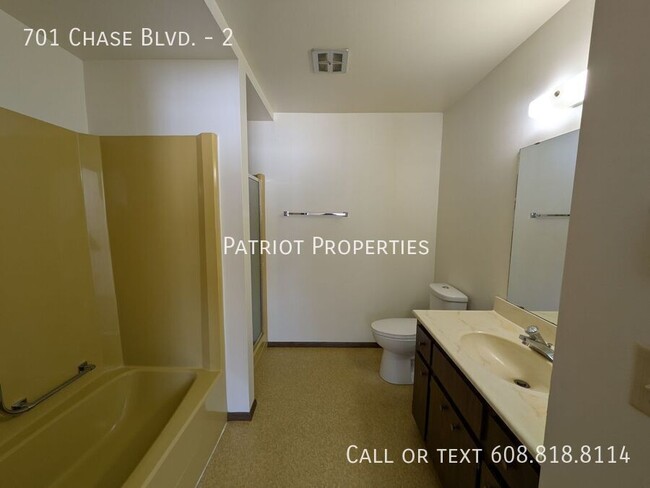 Building Photo - 1 bedroom/ 1 bath apartment in Sun Prairie...