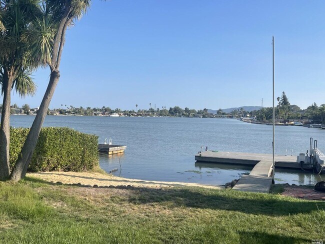 Building Photo - 124 Montego Key