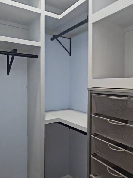 Custom Walk In Closet - 2418 Robert St