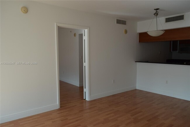 Building Photo - 1800 N Bayshore Dr