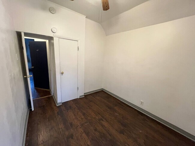 Building Photo - 15534 Turlington Ave