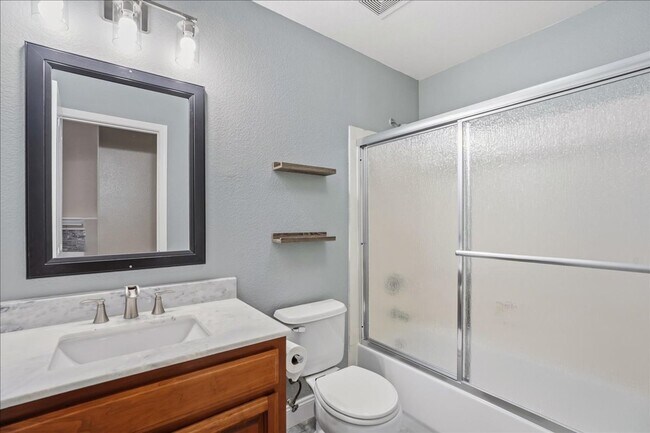 Building Photo - 70 Arches Cir