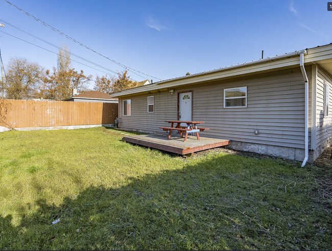 Building Photo - 3003 N Standard St