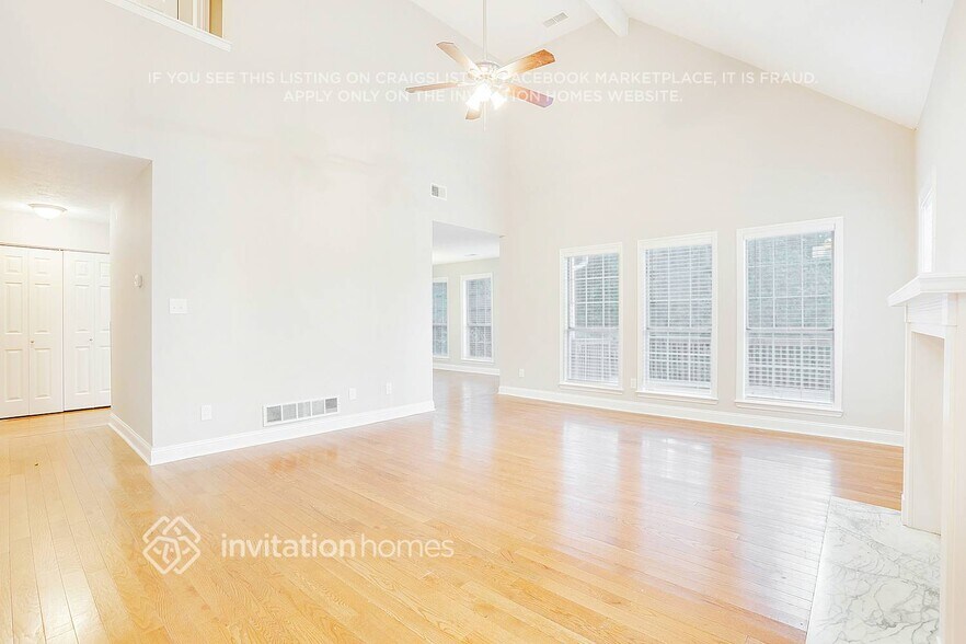 Building Photo - 695 Shore Pl