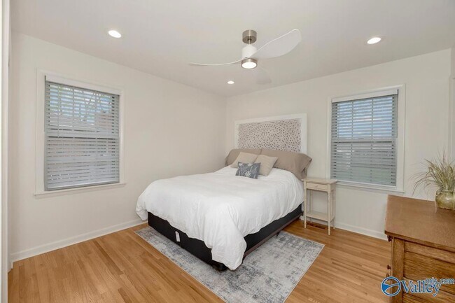 Building Photo - 1610 Chapman Ave NE