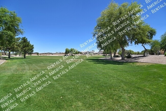 Building Photo - 865 E Impreria St