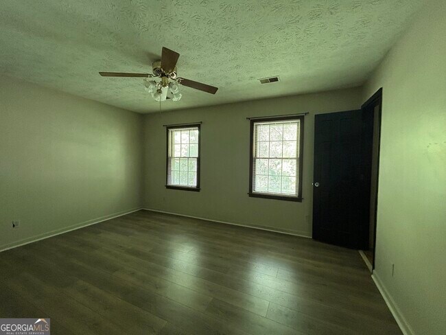 Building Photo - 33 Lynhaven Dr