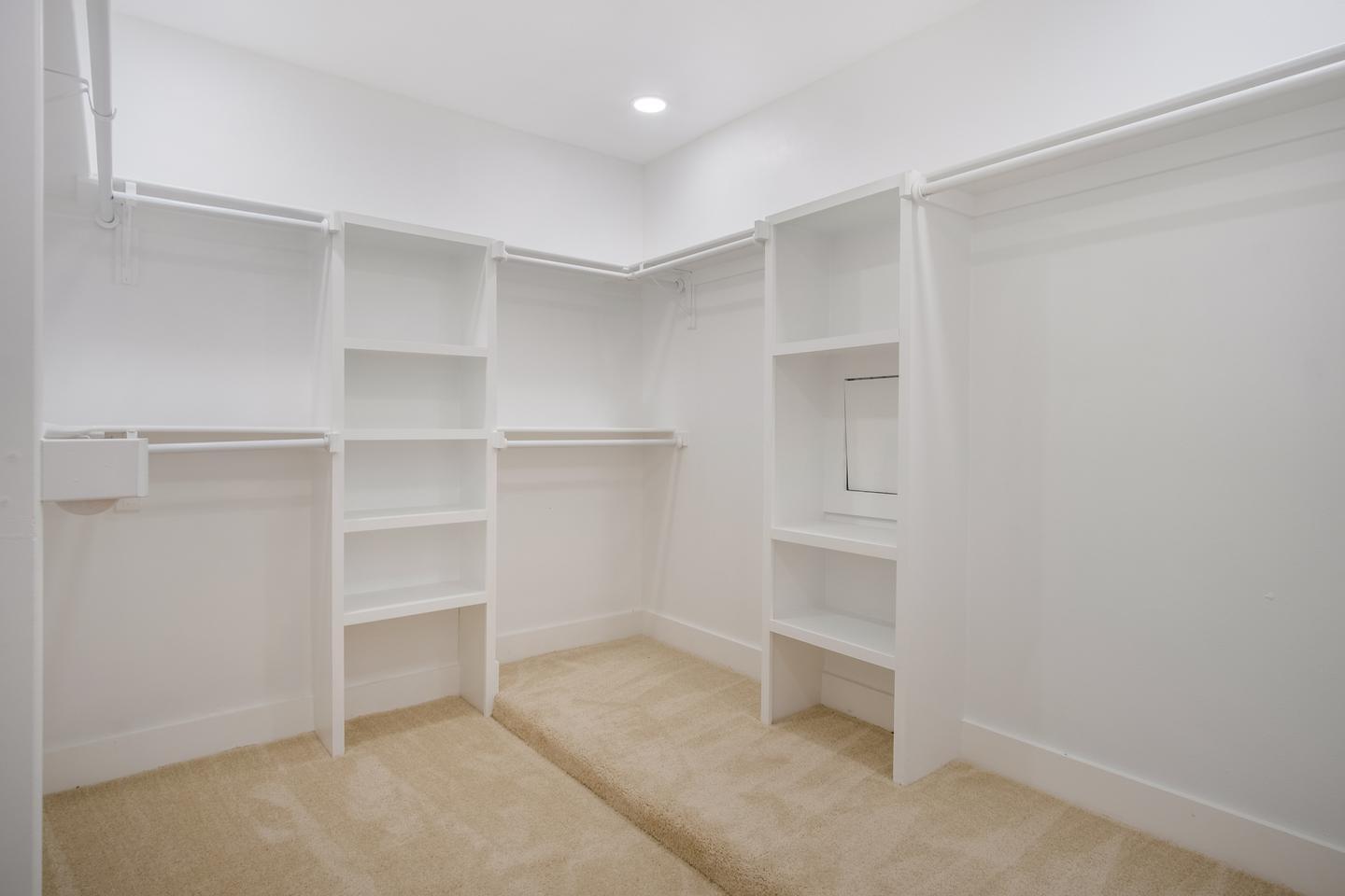 Building Photo - Bright Northwest Dallas home on large quarter-acre lot