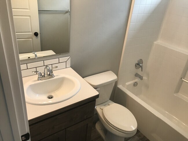 Building Photo - Pet Friendly Caldwell Home!